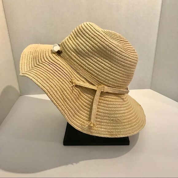 New! Tan Floppy Straw Hat With Shell Disc Design - Picture 4 of 6
